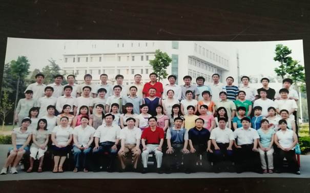 说明: C:\Users\Administrator\Desktop\校友会工作\校友会工作\英国威廉集团历届校友照片\毕业照\27EA2F49B2FBAB700B7DCD6831187911.jpg