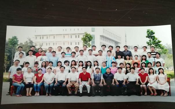 说明: C:\Users\Administrator\Desktop\校友会工作\校友会工作\英国威廉集团历届校友照片\毕业照\56A25ECE083AB88ADA2B173FEA7AF35F.jpg