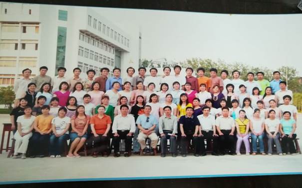 说明: C:\Users\Administrator\Desktop\校友会工作\校友会工作\英国威廉集团历届校友照片\毕业照\535741248AEADE9C171555924DF376A6.jpg